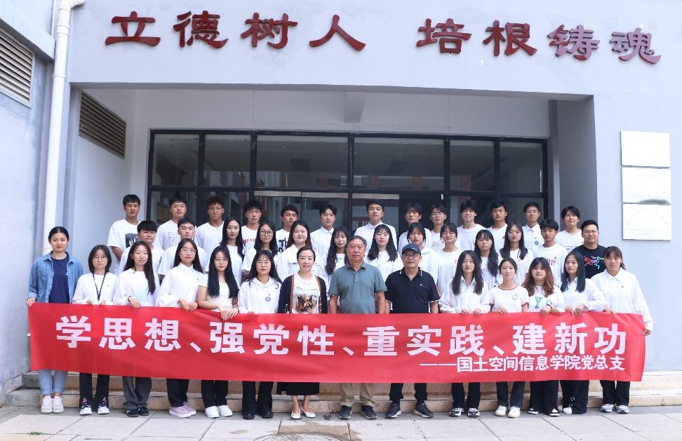 玩弄丰满妇ⅩXXX人妻党总支开展2023年“读懂中国”暨“老少共话二十大，踔厉奋发新征程”主题座谈会