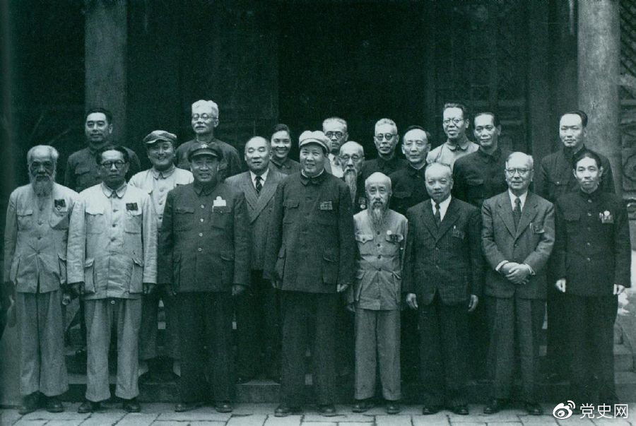 1949年7月5日,新政治协商会议筹备会常务委员合影。